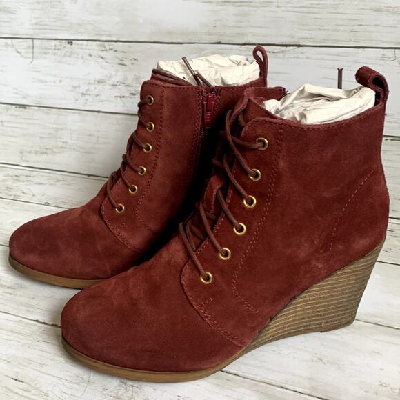 NEW Diba Blake Lace Up Suede Wedge Boots Booties in Burgundy - Picture 4 of 7
